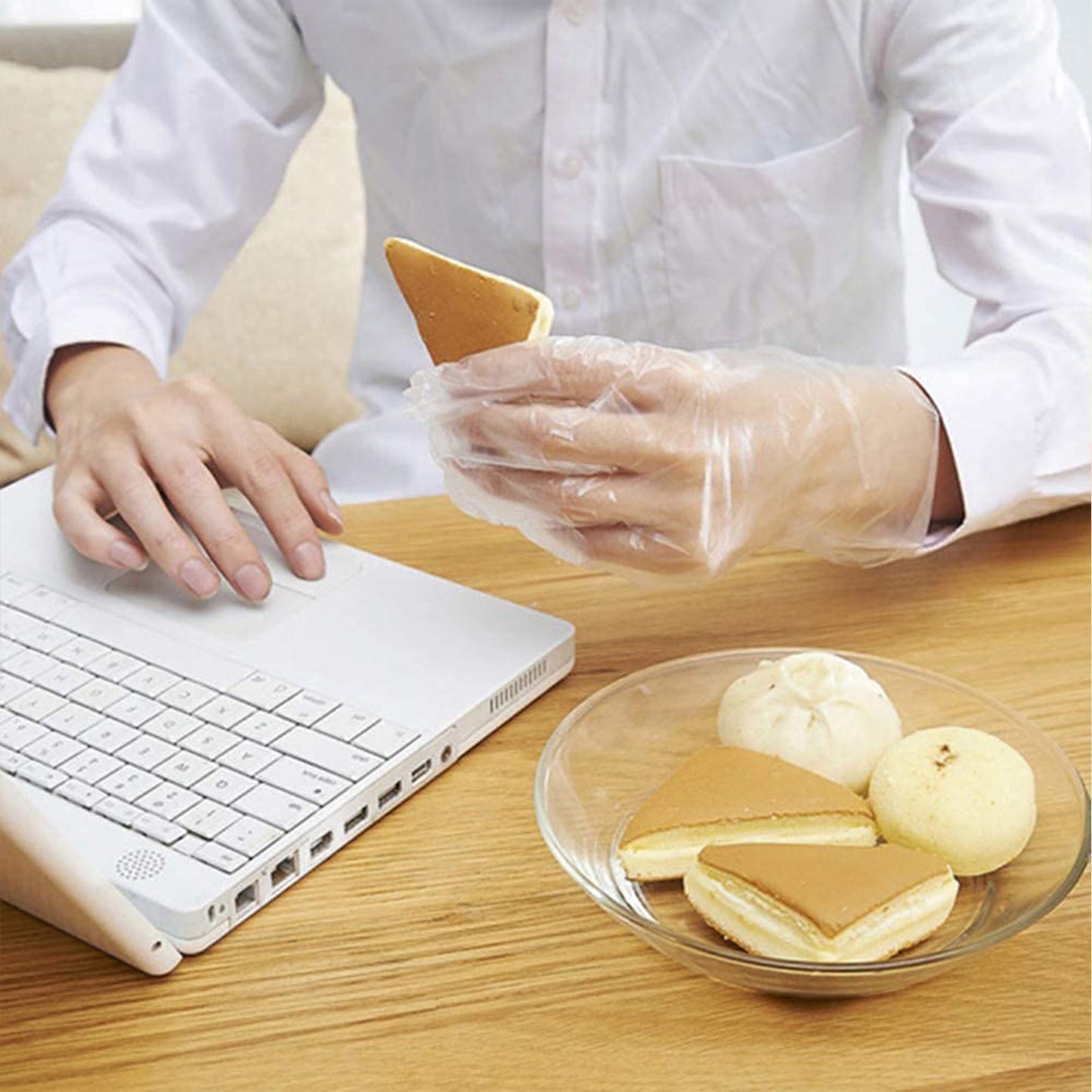 Eco-Friendly Kitchen Hand Gloves Disposal Hand Gloves Free Size (100 Pc)