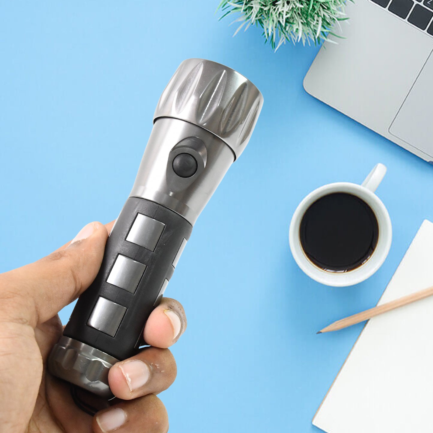 Aluminium Ledxenon Rubber Grip Handtourch (31.5V Aaa Batteries Not Included)