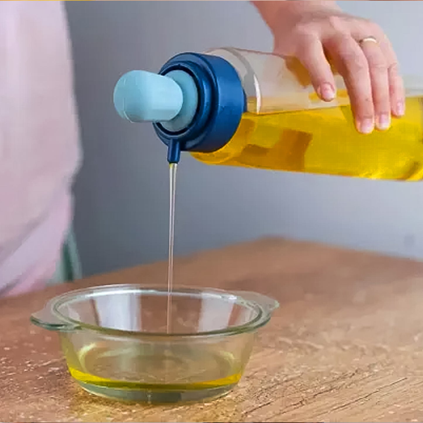 2 In1 Transparent Oilar Dispenser With Silicone Oil Dropper Nozzle (1 Pc With Brush 1 Ltr.)