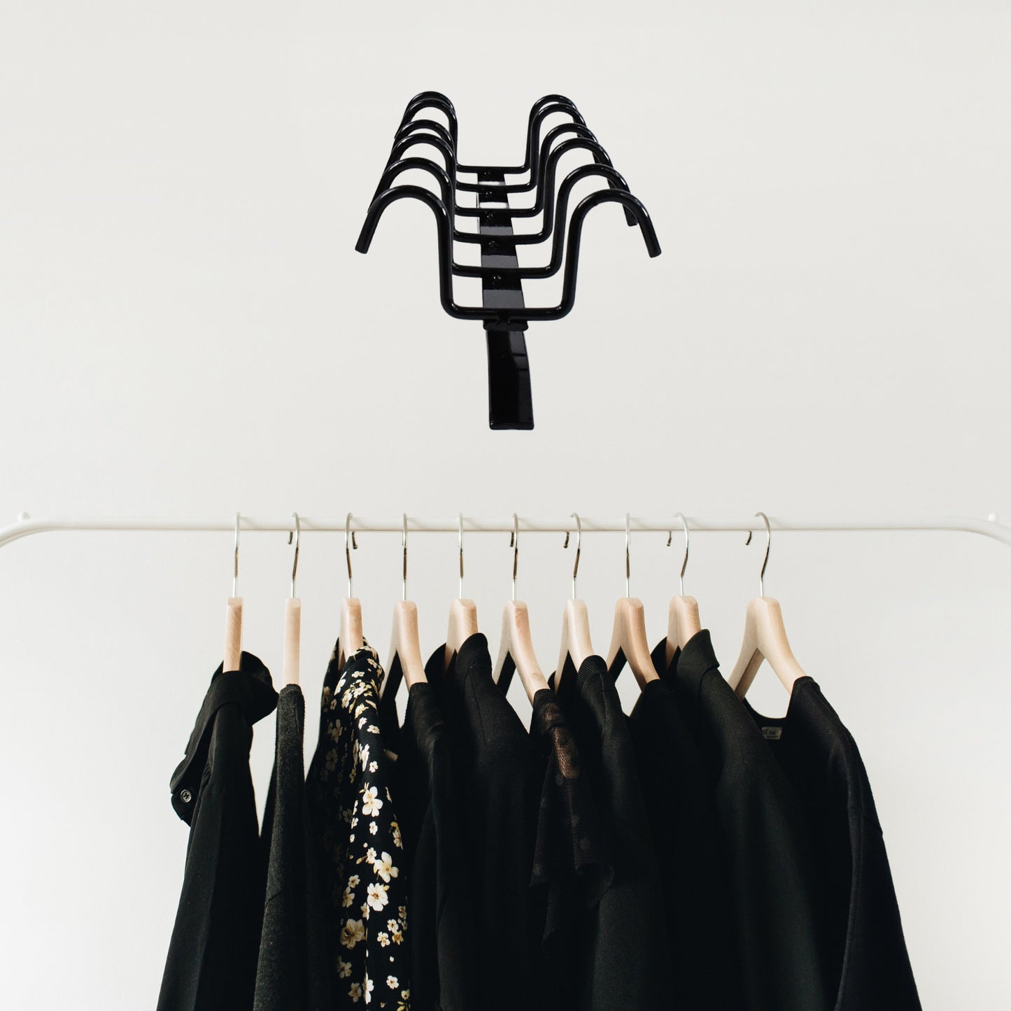 Double-Row Metal Cupholder Rack Multi-Purpose Iron Hanger With 6 Hooks (1 Pc)