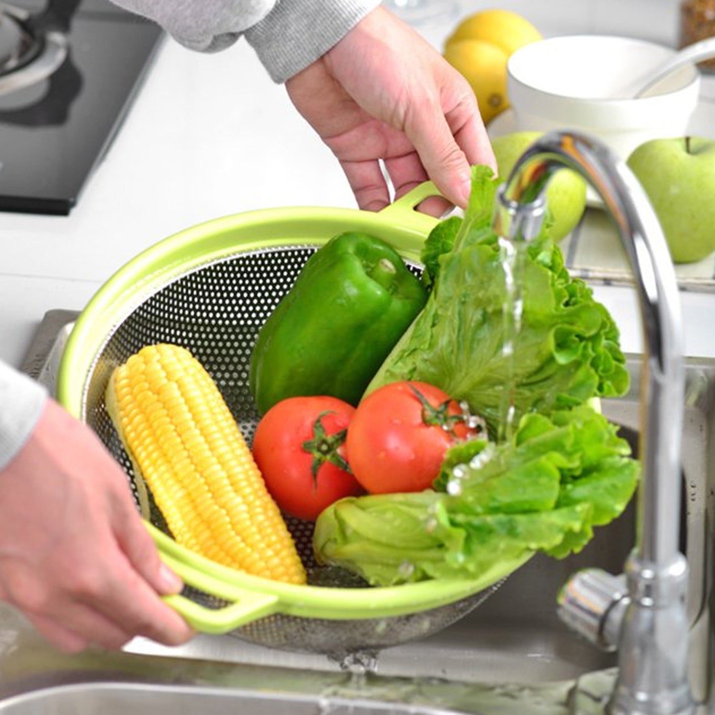 Big Stainless Steel Colander With Handle Large Metal Mesh Basket Strainer For Pasta Spaghetti Berry Veggies Fruits Kitchen Food Colander Dishwasher Safe (1 Pc )