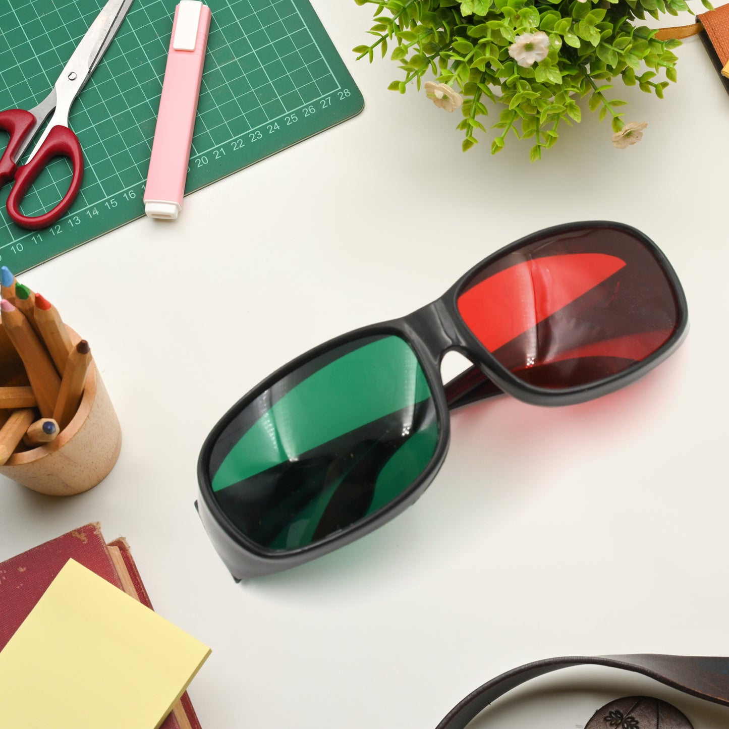 Uv Protected Round Sunglasses 3D Classic Sunglasses For Men Women Lightweight Both Outdoor And Indoor Use (1 Pc )