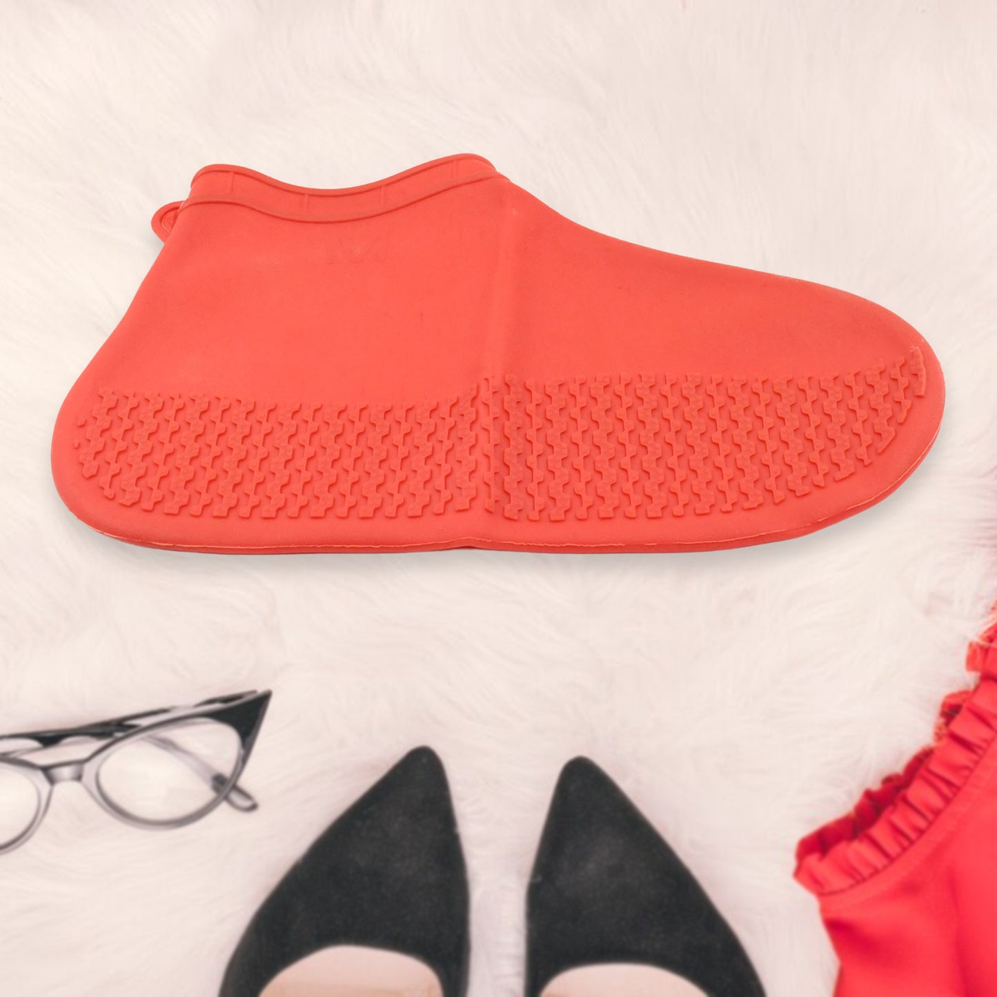 Non-Slip Silicone Rain Reusable Anti Skid Waterproof Fordable Boot Shoe Cover (Medium Size 1 Pair Red)