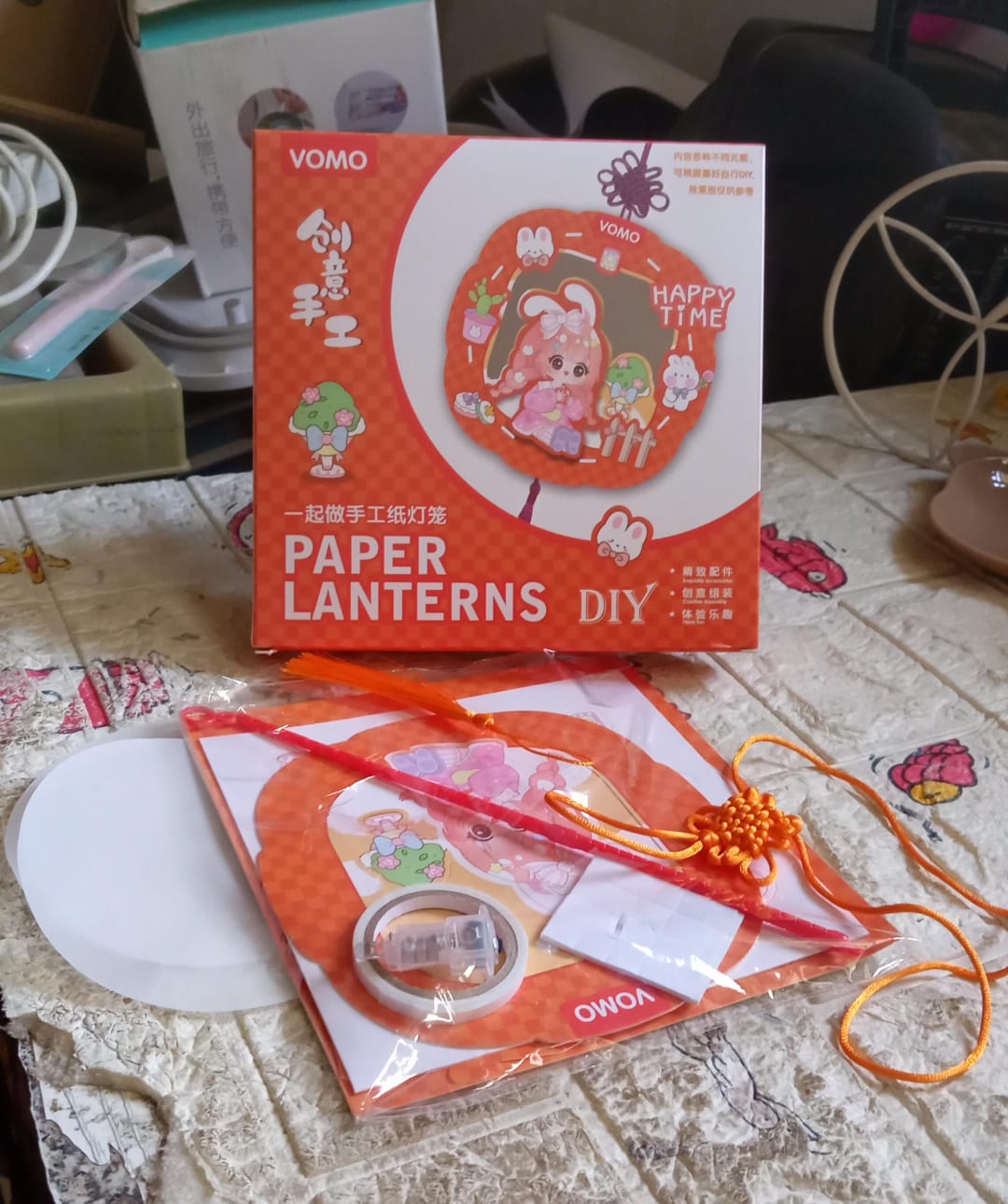 Diy Traditional Lanterns Handmade Cartoon Paper Lanterns Antique Portable Lantern Hollow-Out Projection Luminescent Led Lamp Diy Hanging Paper Lanterns For Festival Party Decor