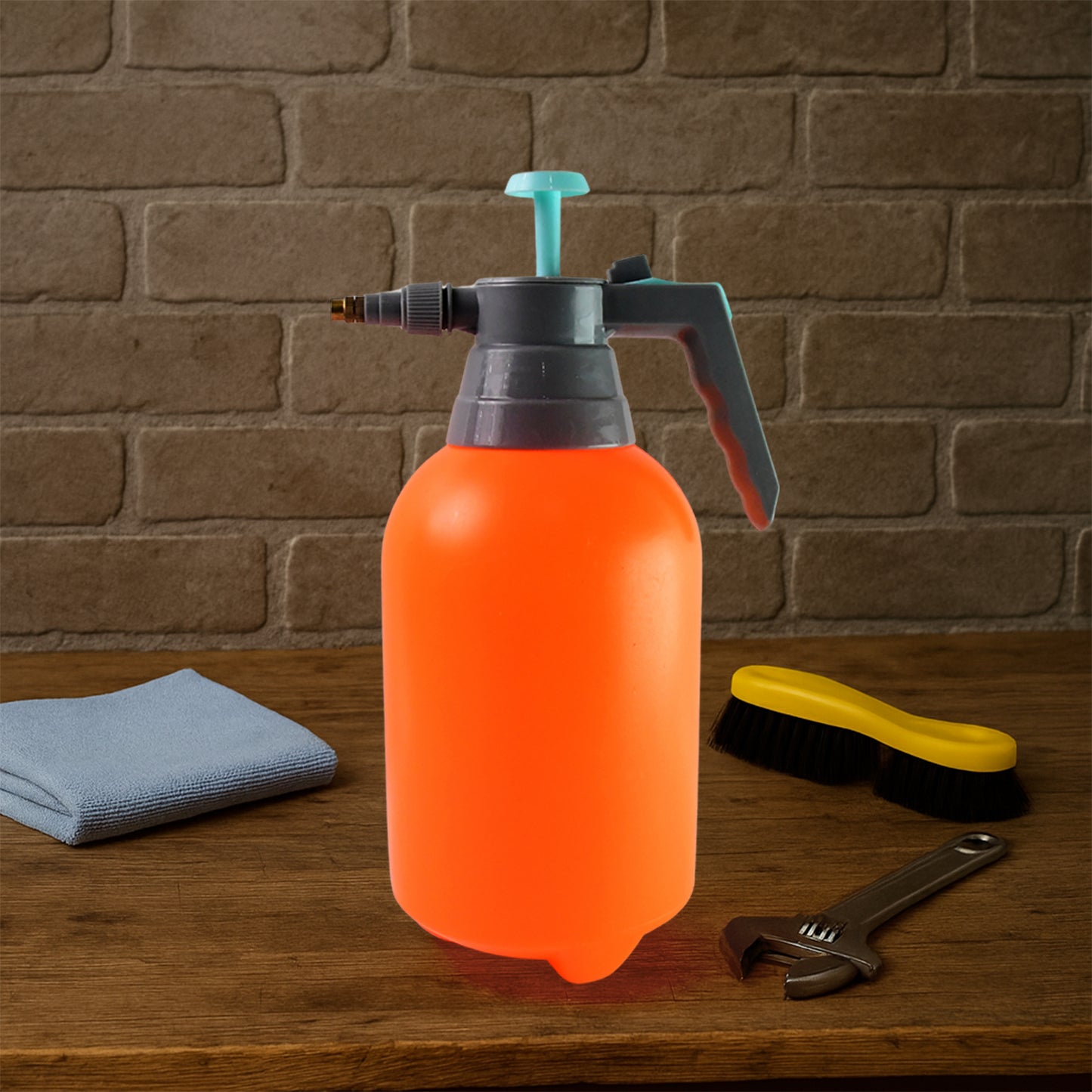 Water Sprayer Hand-Held Pump Pressure Garden Sprayer - 2 L