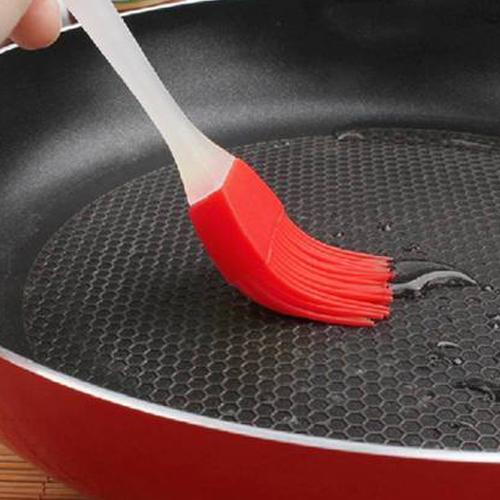 Spatula And Pastry Brush For Cake Decoration