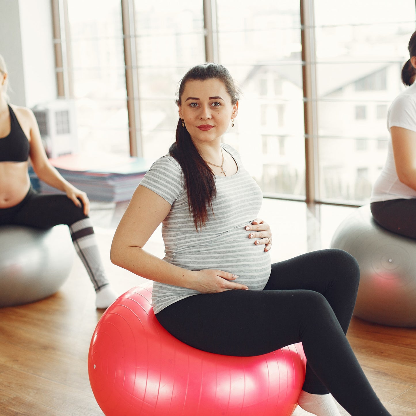 Anti Burst 65 Cm Exercise Ball With Inflation Pump Non-Slip Gym Ball For Yoga Pilates Core Training Exercises At Home And Gym- Suitable For Men And Women