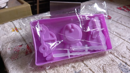 Silicone Popsicle Molds Reusable Ice Cream Molds With Sticks And Lids. A Must-Have Popsicle Mold For Summer.
