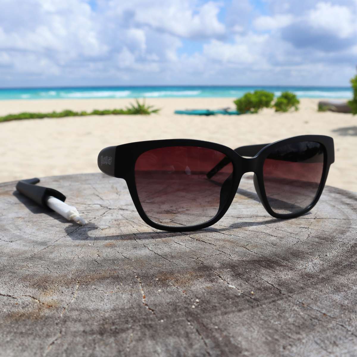 HoneyPuff® Hidden Storage Sunglasses