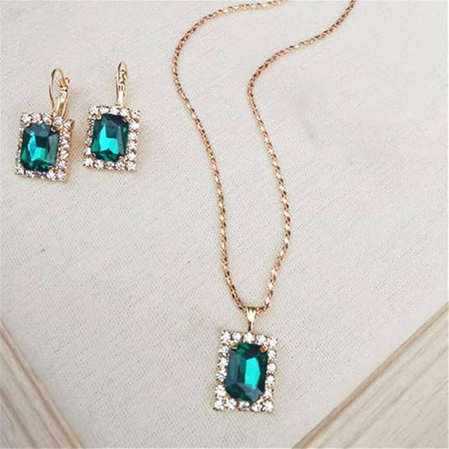 Stonependant Necklace Chain Set With Earrings (1 Set  Mix Color  Design)