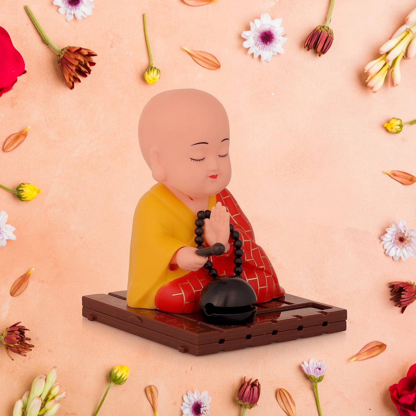 Solarpowered Sitting  Buddha Statue  Moving Head And Hand (1 Pc  Medium)