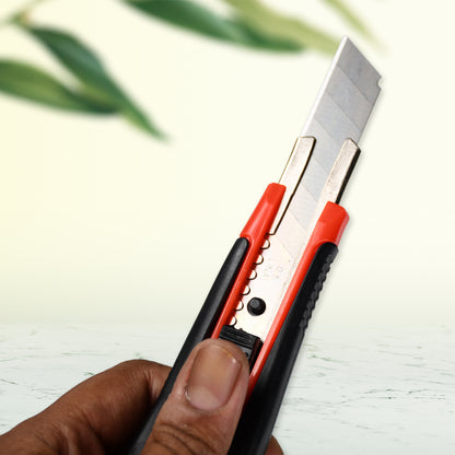 Heavy Duty 18 Mm Cutter Knife Set With Rubbered Handle With Extra Blades Best Use  For Office And Home Use
