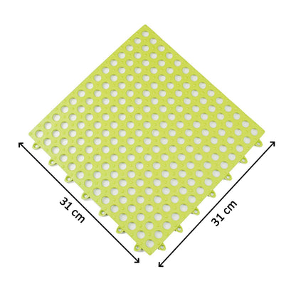 Bath Anti Slip Mat Used While Bathing And Toilet Purposes To Avoid Slippery Floor Surfaces.