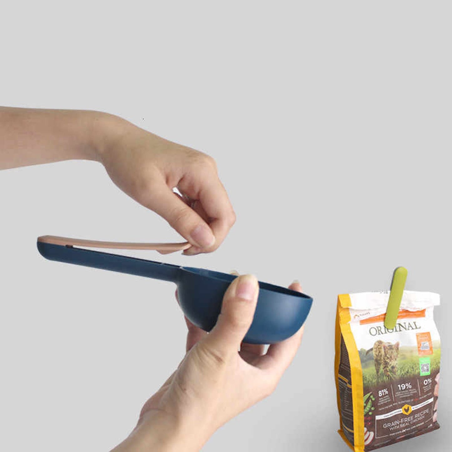 Handle Clip Function Design Abs Food-Grade Materials Pet Food Shovel