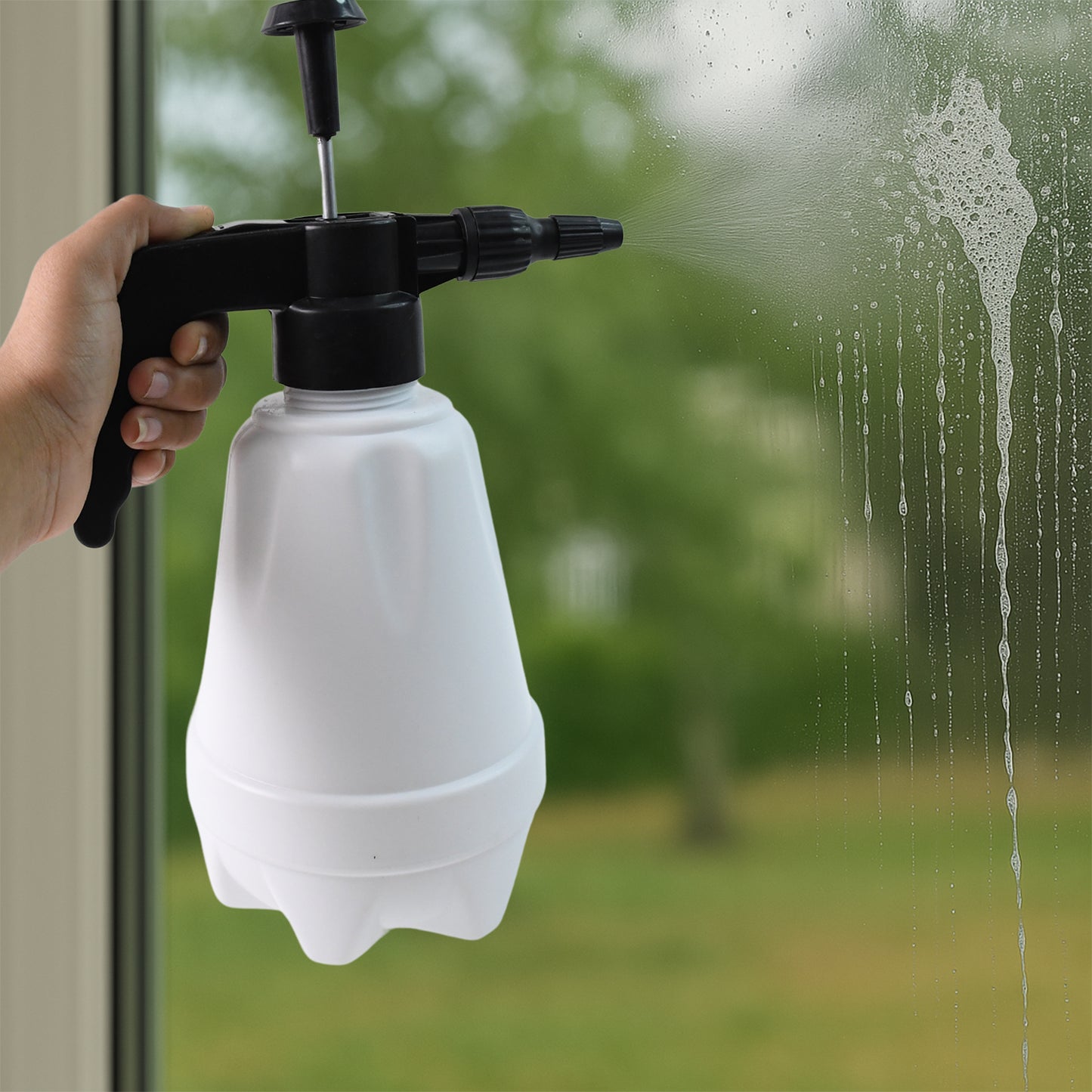 Heavy-Duty Plastic Pressure Spray Bottle (1.5 L)