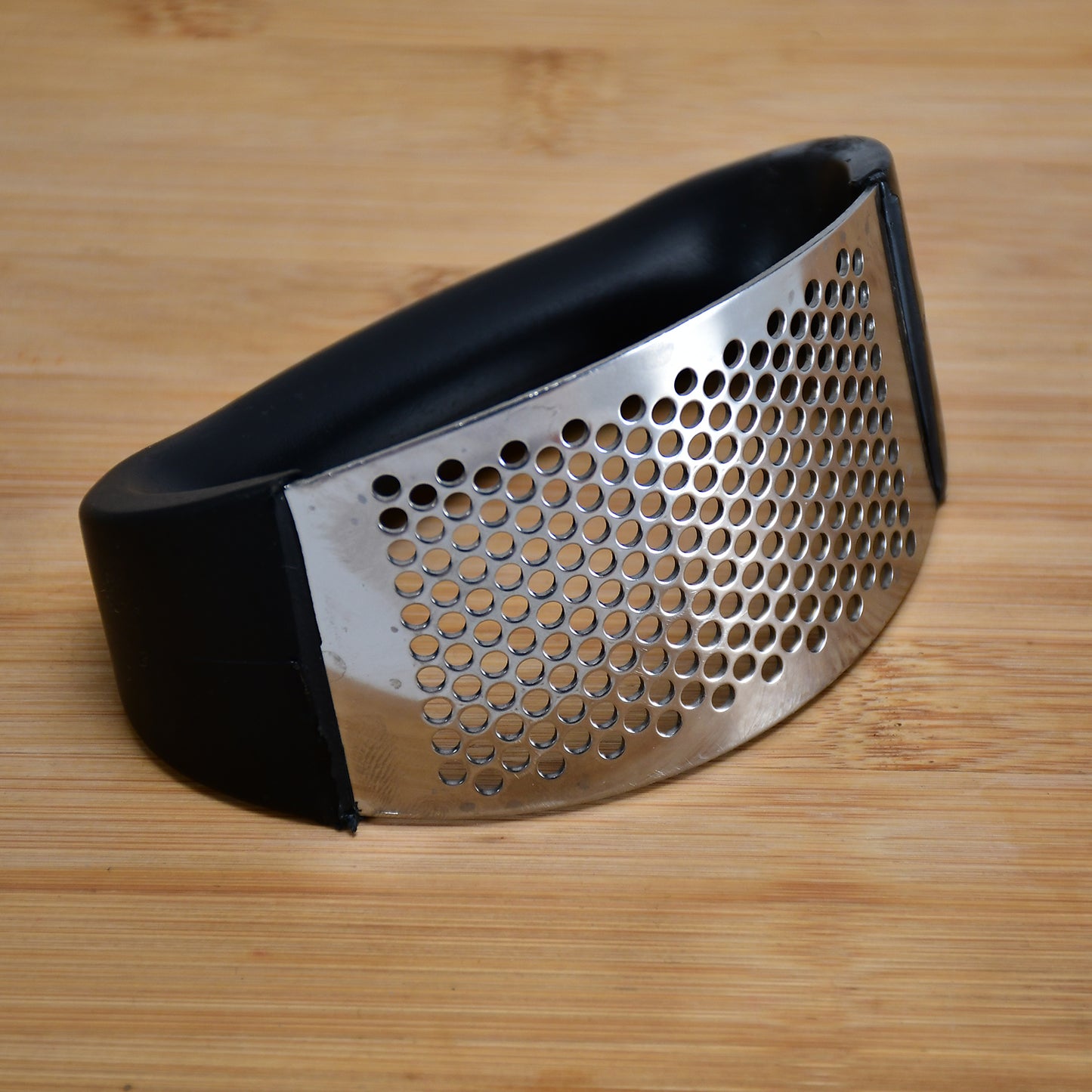 Stainless Steel Garlic Presser Crusher (Multicolor)