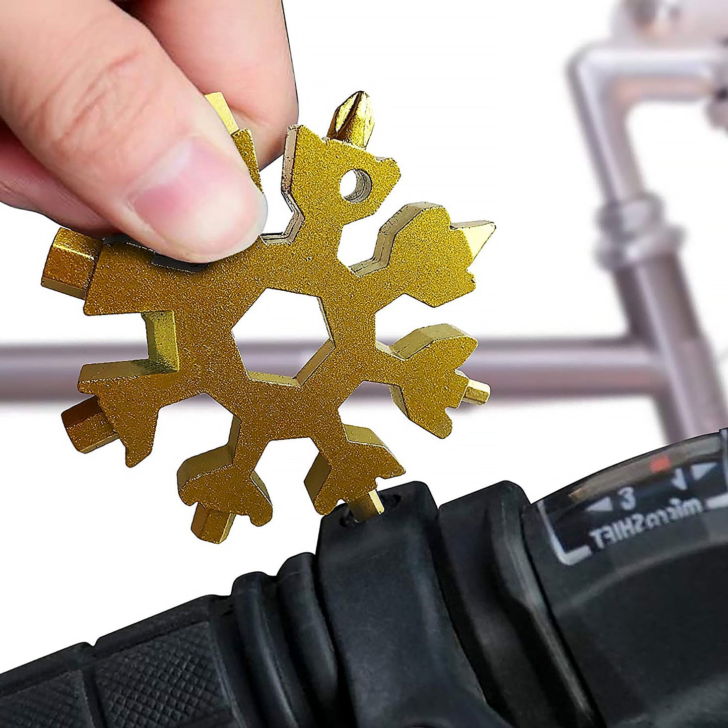 Durable  Portable 18 In 1 Snowflake Multi-Tool Snowflake Bottle Opener Flat Phillips Screwdriver Kit Wrench